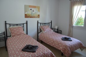 3 chambres, fer et planche à repasser, lit de bébé portatif, Wi-Fi