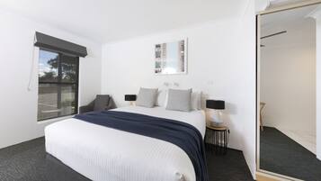 Standardzimmer, 1 Queen-Bett | Hochwertige Bettwaren, schallisolierte Zimmer, Bügeleisen/Bügelbrett