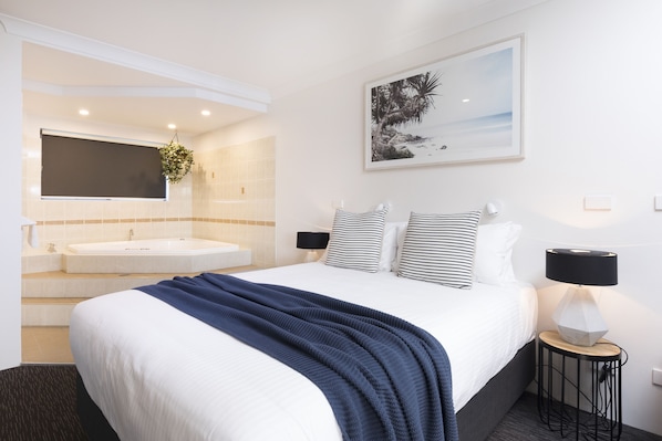 Deluxe Studio, 1 Queen Bed, Jetted Tub | Jetted tub - Hotel Forster (Forster)