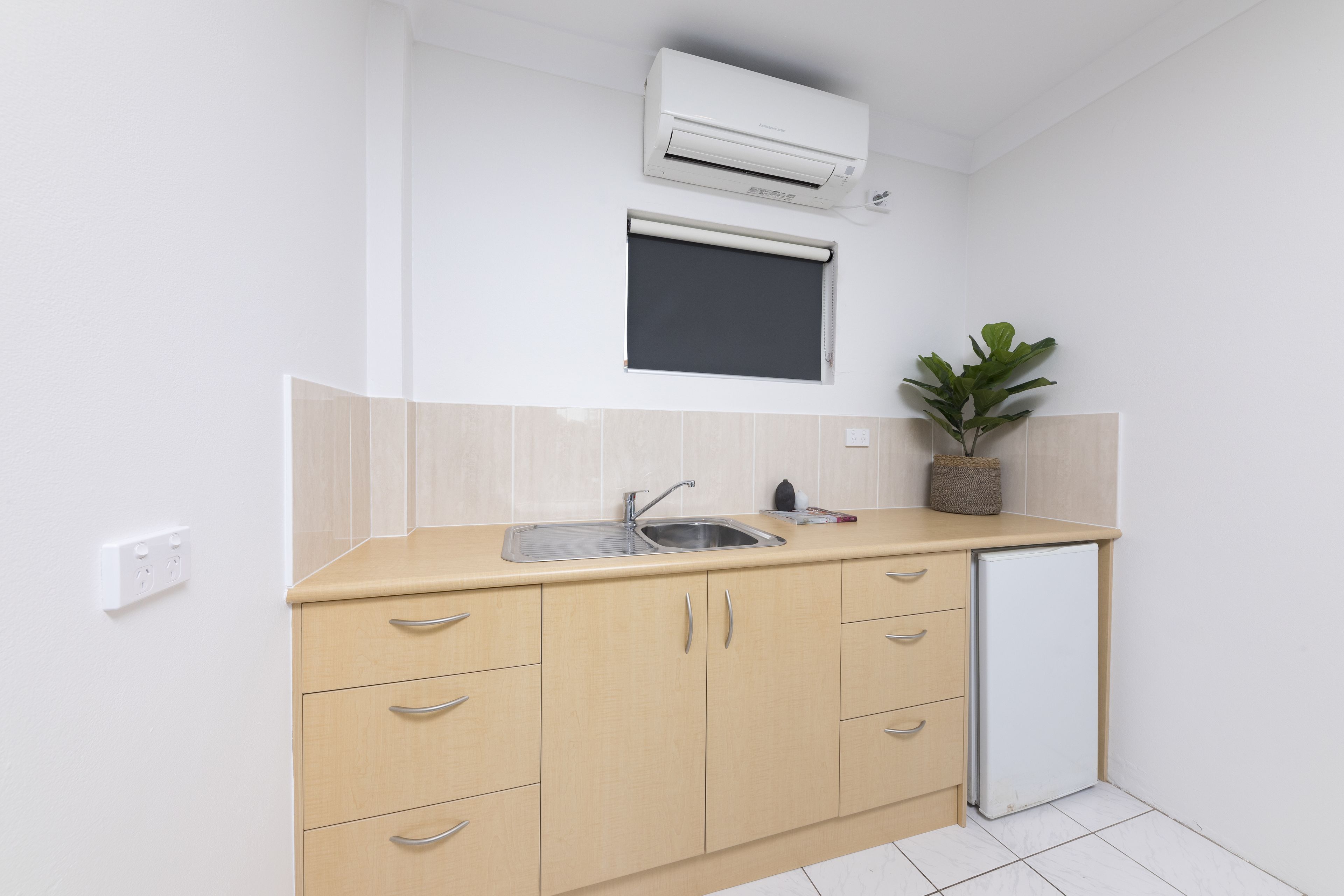 family room | 1 bedroom, premium bedding, desk, laptop workspace