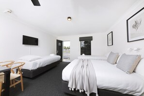 1 bedroom, premium bedding, desk, laptop workspace
