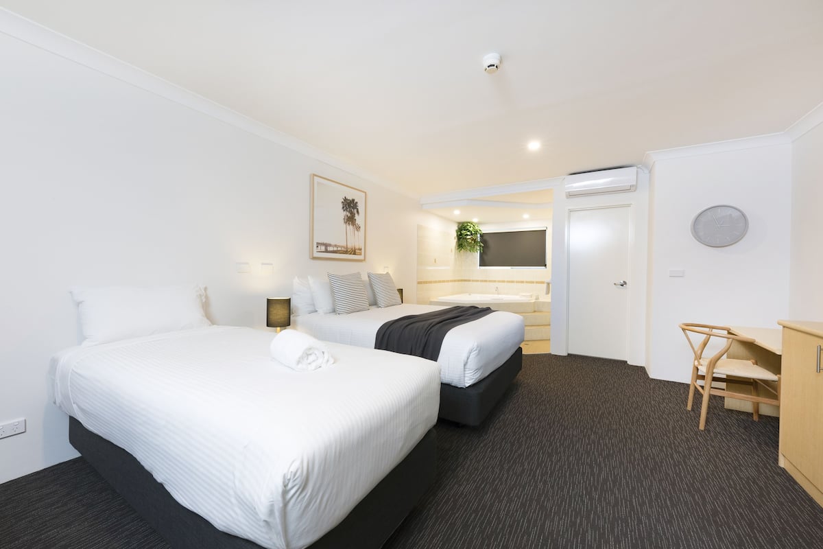 Deluxe Twin Room, 1 Bedroom | Extra beds