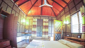 하우스, 주방 (Guest, Fan Room)