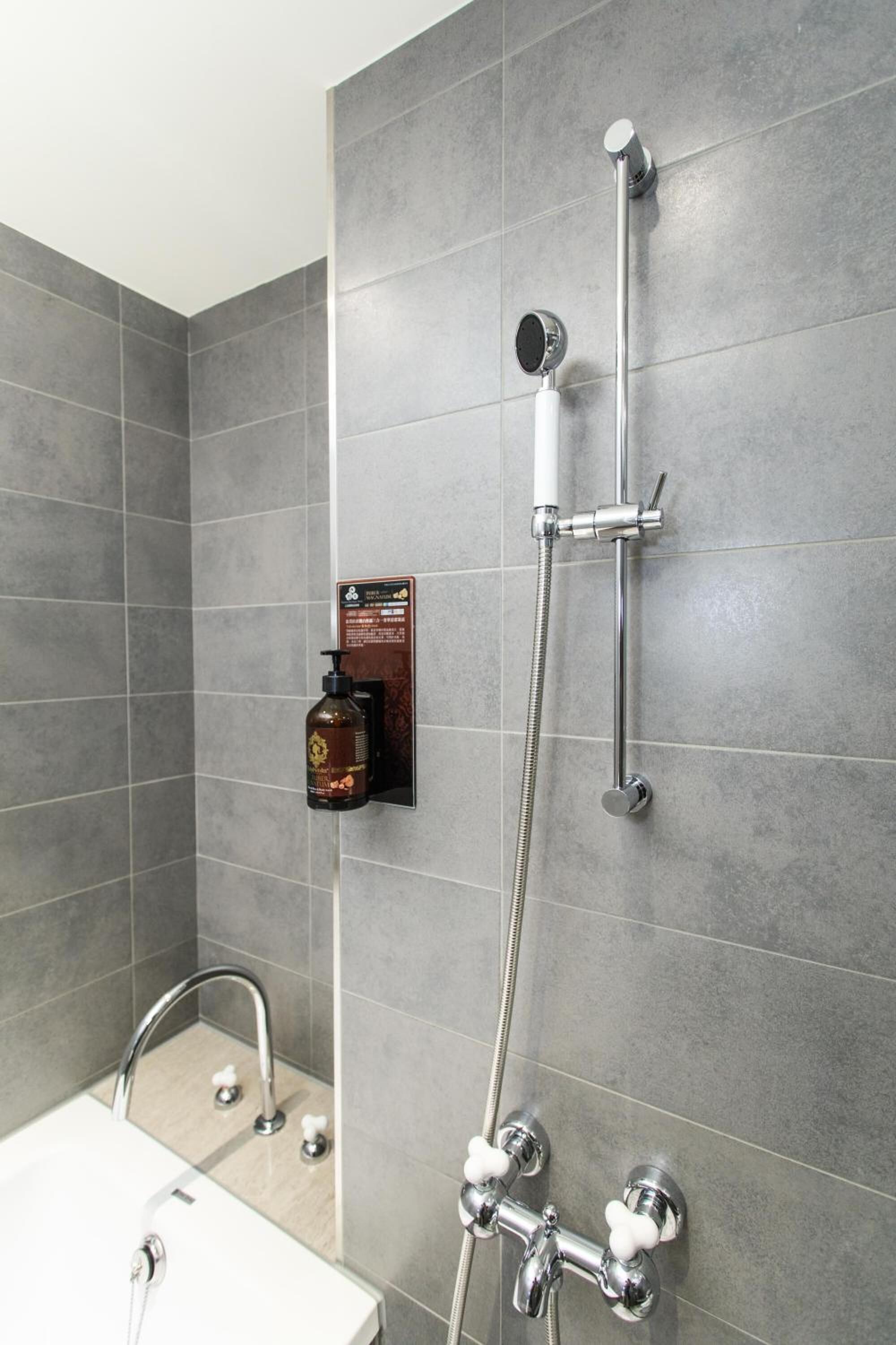 shower, free toiletries, hair dryer, slippers