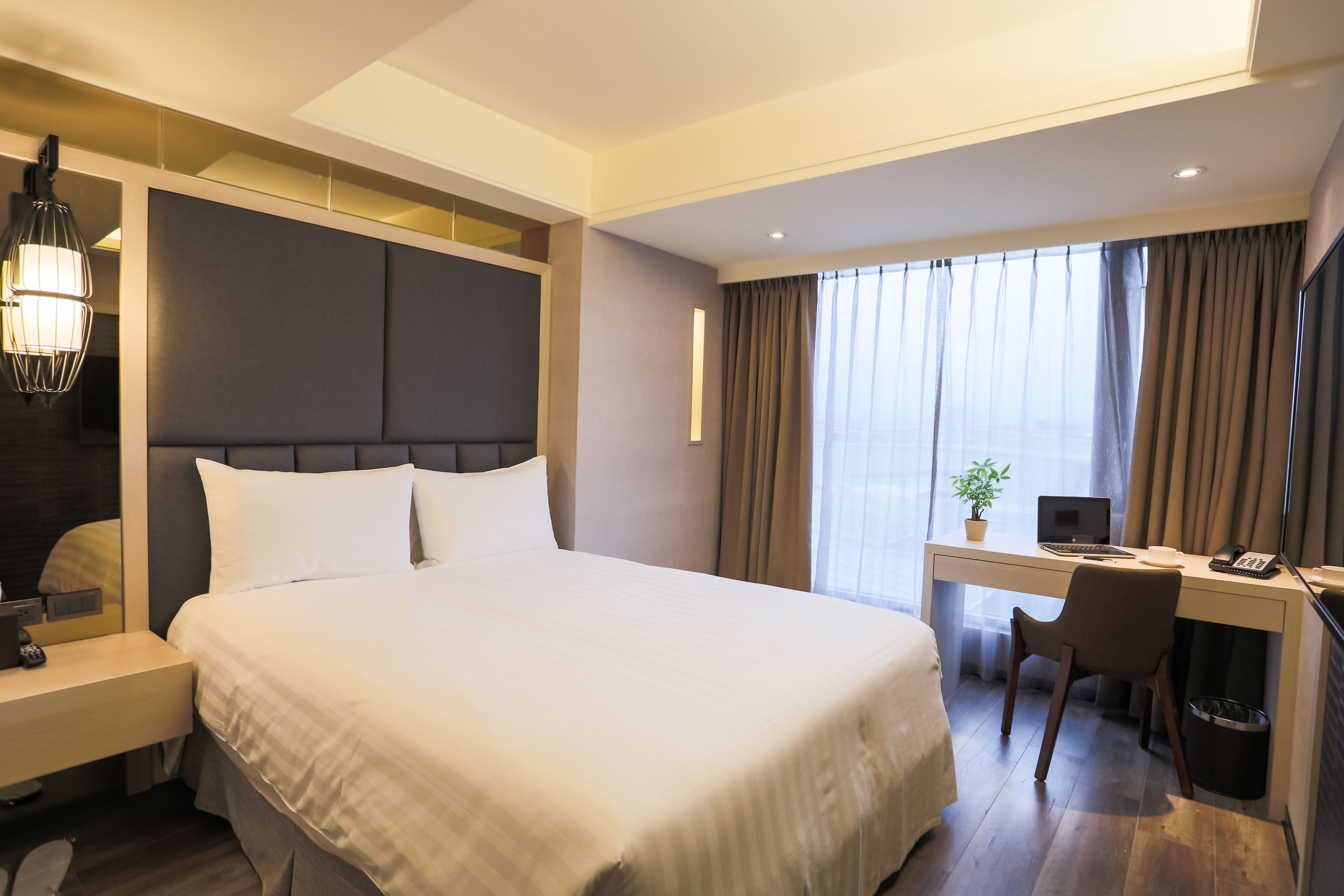 standard double room  | premium bedding, in-room safe, desk, iron/ironing board