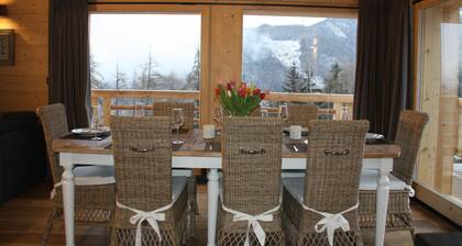 Luxury Chalet for 8-10 people with stunning views