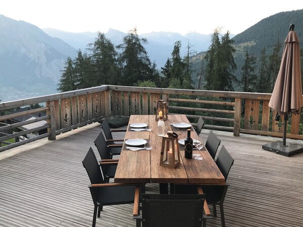 Outdoor dining