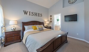 5 عدّة غرف نوم وخزنة داخل الغرفة ومكواة/لوح كي وسرير سفر