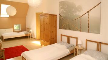 2 bedrooms, desk, iron/ironing board, travel crib