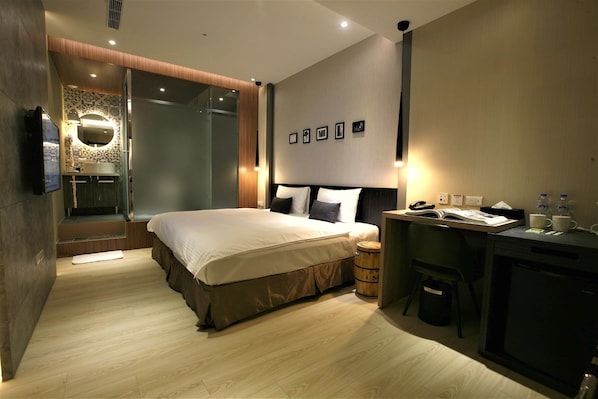 Superior Double Room | Premium bedding, down duvets, free WiFi, bed sheets - G11 Hotel (Taichung)