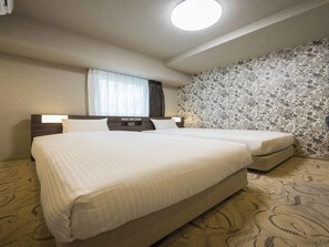 In-room safe, desk, blackout drapes, free WiFi - HOTEL WBF SHINSAIBASHI (Osaka)