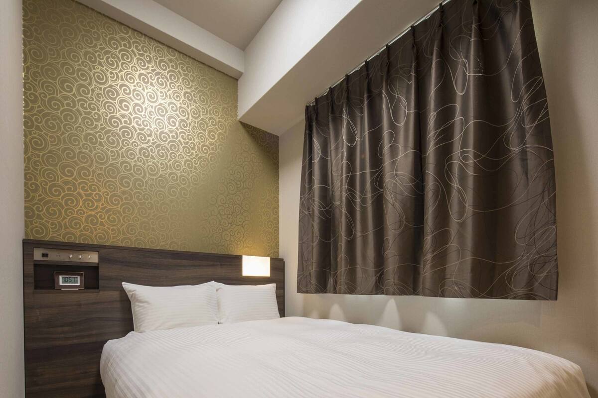 In-room safe, desk, blackout drapes, WiFi (free)