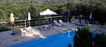 Oase in Olve grove 11000 sq on Corfu trail, Privatpool, near to sea