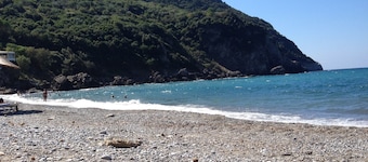 Oase in Olve grove 11000 sq on Corfu trail, Privatpool, near to sea