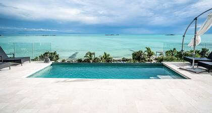 3 bedroom Beachfront Villa, Private Pool, Direct Beach Access and Kayaks !