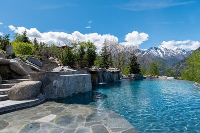 Private Luxury Pool and the Best Views in Leavenworth! - Red Roof Lodge