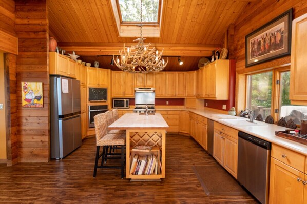 Mikrowelle, Ofen, Herdplatte, Geschirrspüler