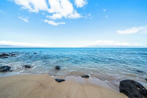 Beach nearby, sun loungers, beach towels