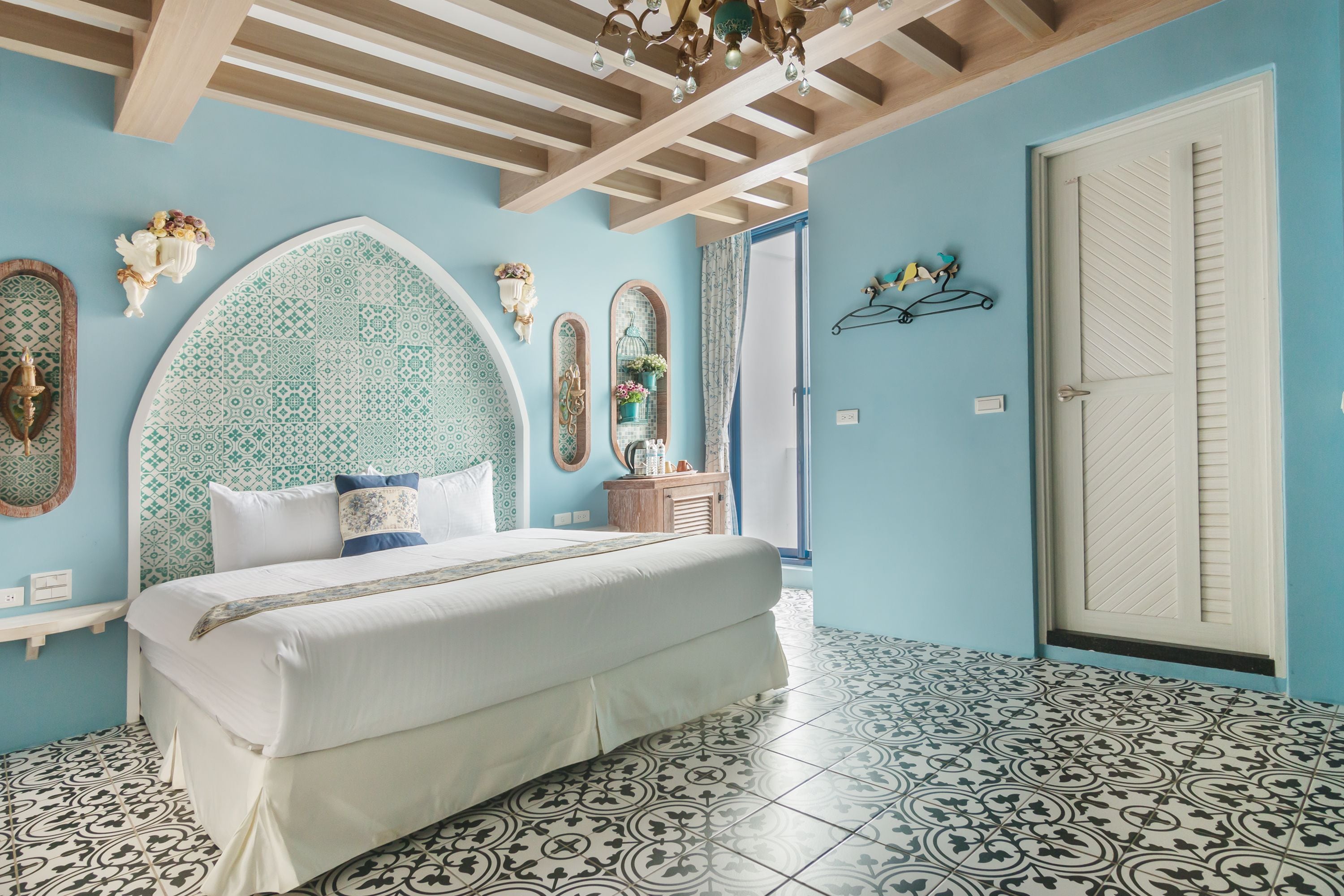 Deluxe Double Room, 1 Queen Bed, Balcony | Individually decorated, blackout drapes, free WiFi, bed sheets