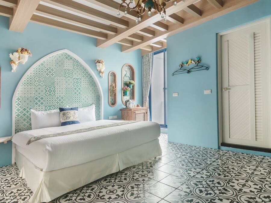 Deluxe Double Room, 1 Queen Bed, Balcony | Individually decorated, blackout curtains, free WiFi, bed sheets