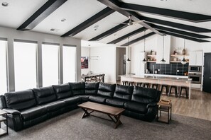 Smart TV, DVD player, books, offices