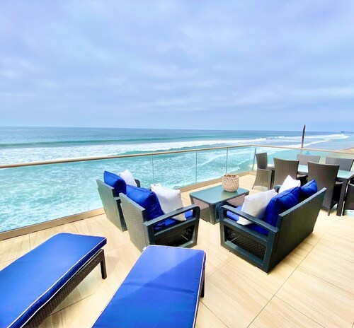 5 BR Large Beach House, Beachfront with Fire Ring,  Walk to Restaurants