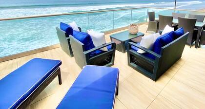 5 BR Large Beach House, Beachfront with Fire Ring, Walk to Restaurants