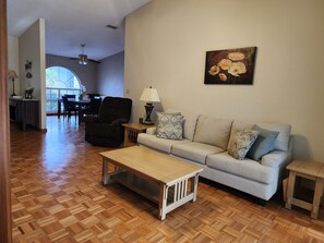 Smart TV, books, music library, printers - Spacious pool home on corner canal lot to Lake June  (Lake Placid)