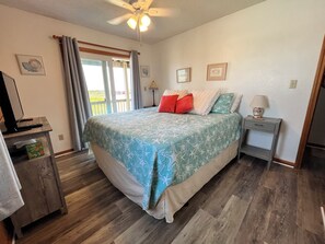 3 bedrooms, iron/ironing board, travel cot, free WiFi