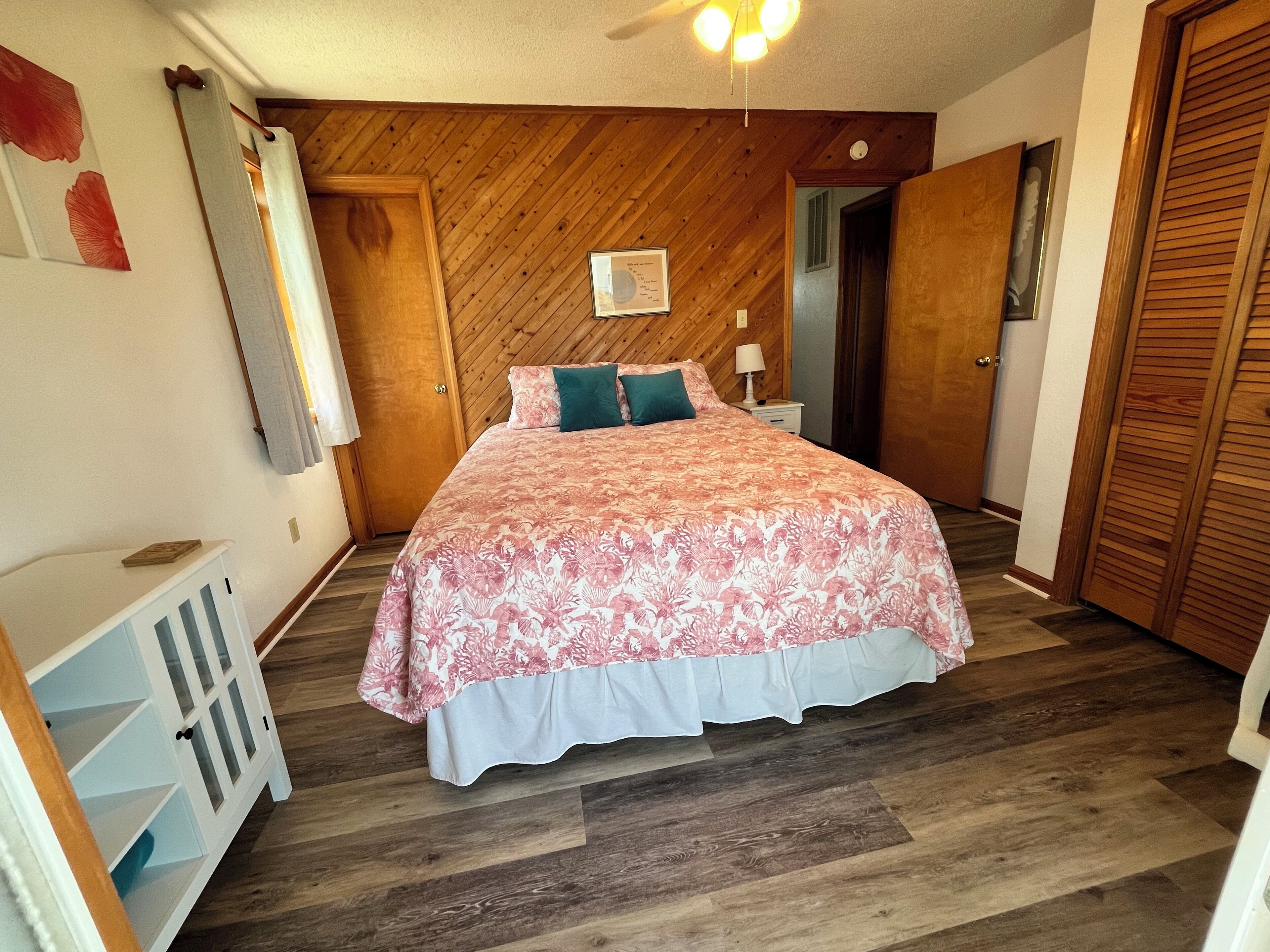 3 bedrooms, iron/ironing board, travel crib, free WiFi