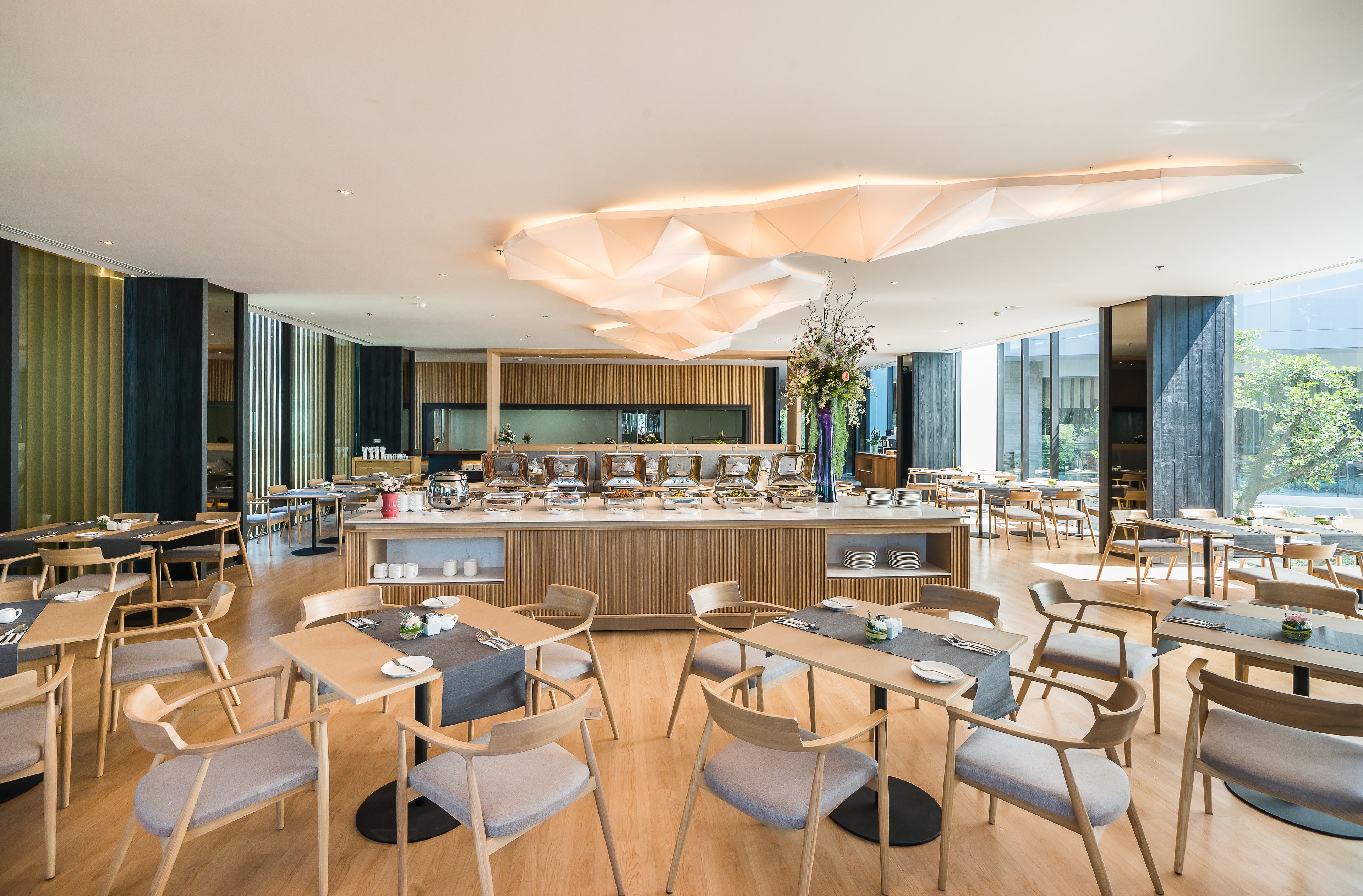 อาหารเช้าแบบบุฟเฟ่ต์ทุกวัน (คิดค่าบริการ)