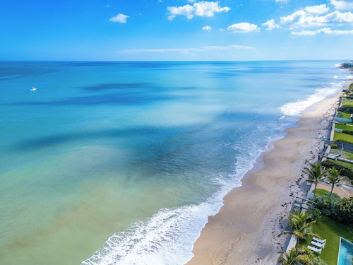 Charming Beach Cottage, 100 Steps to the Beach. Pet friendly. King Bed. 