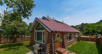 Small log home in the heart of Little Italy