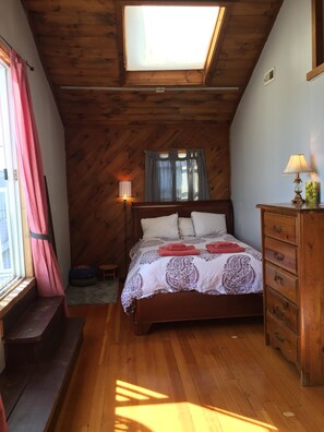 2 多间卧室、熨斗/熨衣板、免费 WiFi、床单