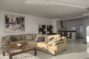 3-Bedroom Apartment with Sea View  | Living room