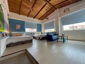 Premium bedding, down duvets, pillow-top beds, blackout curtains - Anping 156 B&B (Tainan)