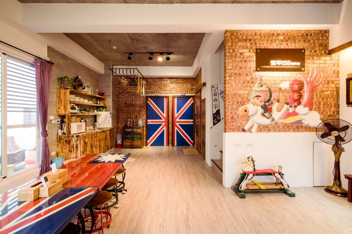 บ้านพักแกลเลอรี | เครื่องนอนระดับพรีเมียม, ผ้านวมขนเป็ด, เตียงพร้อมฟูกเสริมที่นอน