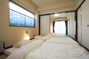 Desk, iron/ironing board, free WiFi, bed sheets - Goen Inn Tokyo (Tokyo)