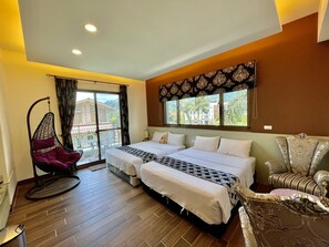 Brisbane Quadruple Room | Desk, soundproofing, rollaway beds, free WiFi - White Palace B&B (Ji'an)