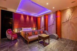 VIP尊爵房 | 高級寢具、迷你吧、遮光布/窗簾、隔音