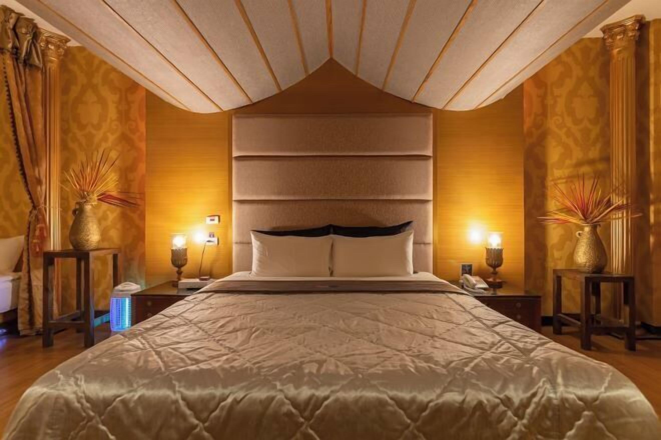 Premium bedding, minibar, blackout curtains, soundproofing