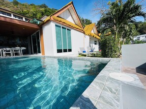 Two Bedrooms Villa Lodges - C1 | Wohnbereich | 1-Zoll-Flachbildfernseher mit Kabelempfang, LCD-Fernseher