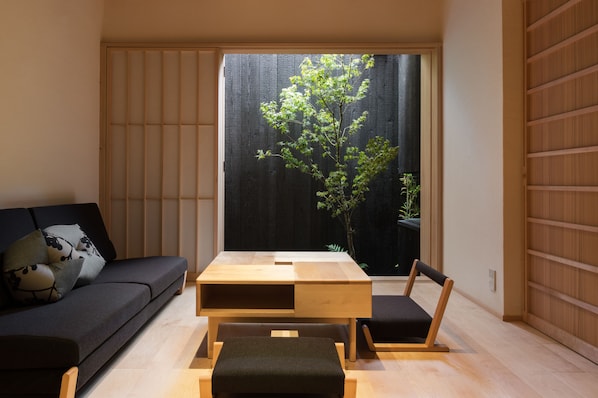 3 bedrooms, in-room safe, individually decorated, desk - BenTen Residences (Kyoto)