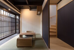 Flat-screen TV, heated floors - BenTen Residences (Kyoto)
