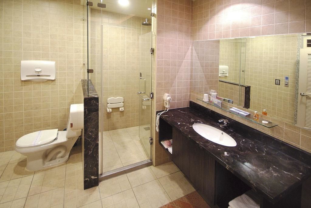 deluxe double room | bathroom | separate bathtub and shower, jetted bath, free toiletries, hair dryer