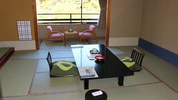 In-room safe, blackout curtains, free WiFi