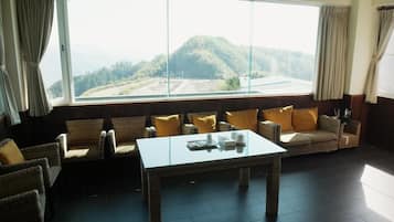 Quarto quádruplo superluxo, 2 quartos, vista para a montanha | Camas extras/dobráveis (sobretaxa), Wi-Fi de cortesia, roupa de cama