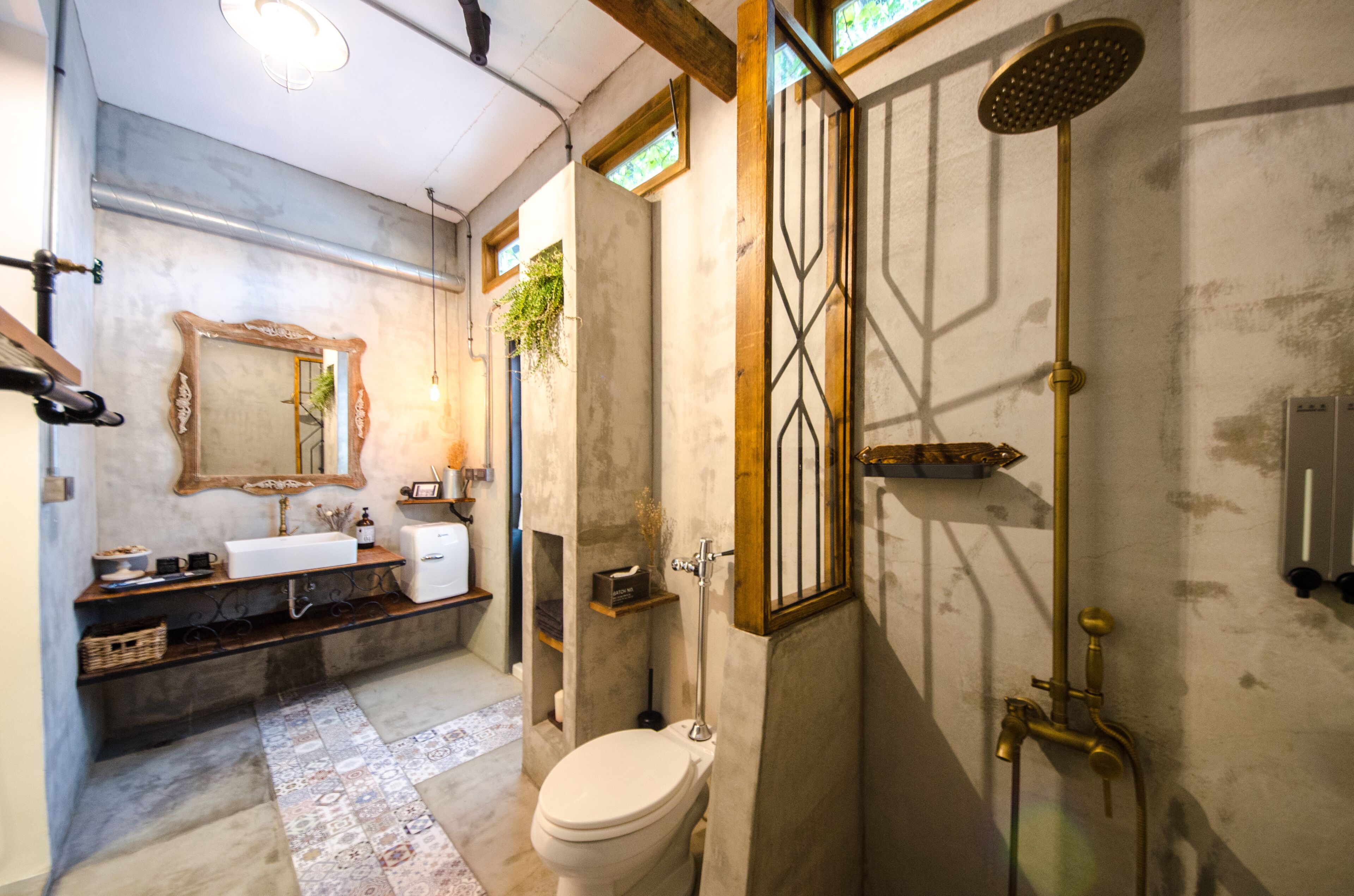 Deluxe Double Room, 1 Double Bed, Terrace (Benjamin Franklin) | Bathroom | Shower, free toiletries, hair dryer, slippers