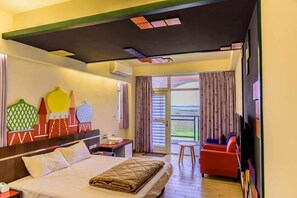 Standard Triple Room (Super Mario) | Egyptian cotton sheets, premium bedding, minibar, individually decorated - Happy Cape B&B (Huxi)