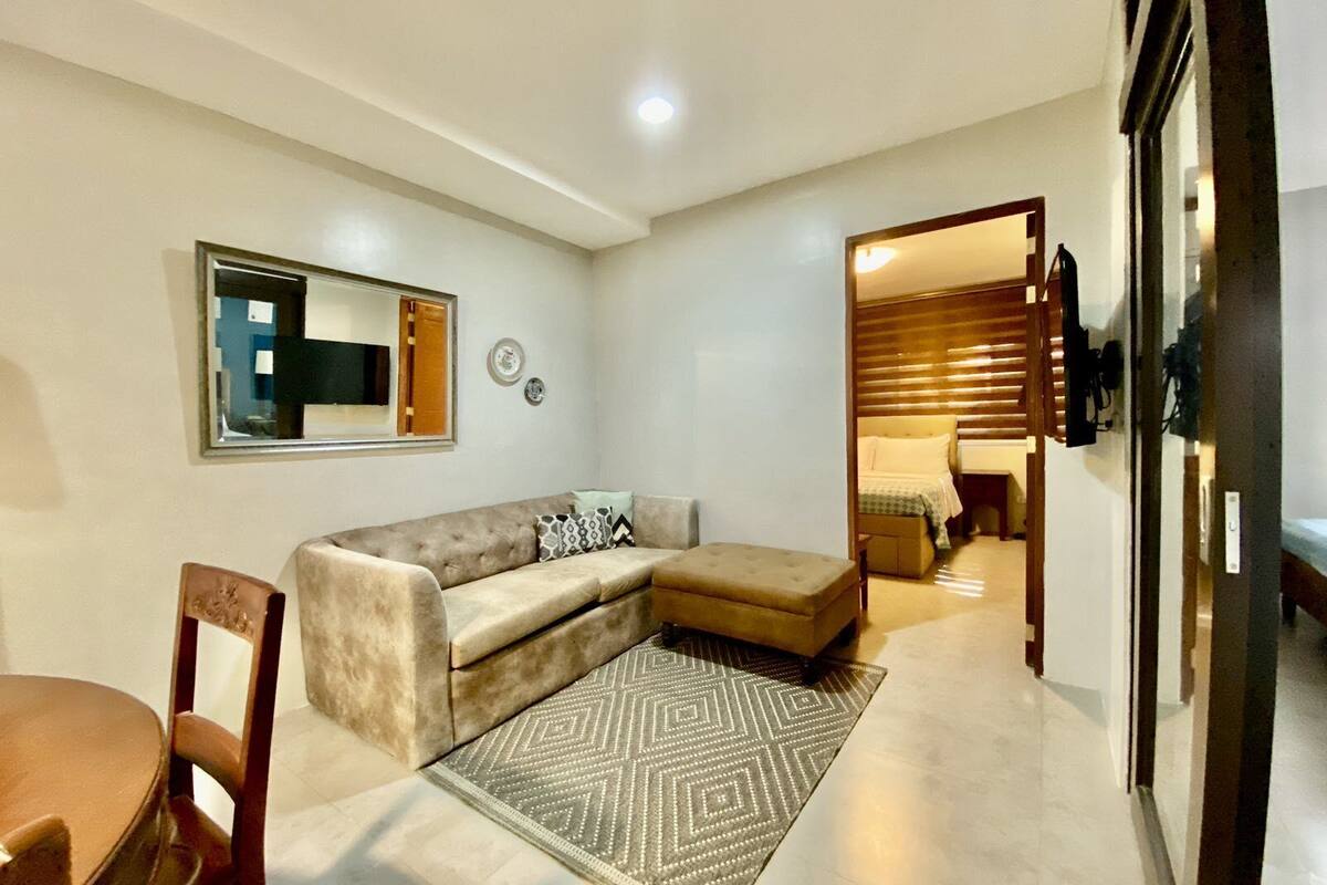 governor suite | 1 bedroom, down duvets, in-room safe, individually decorated